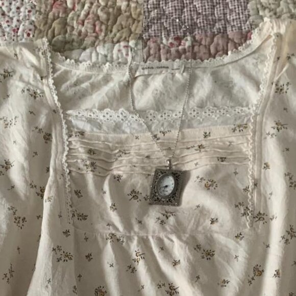 Soft Vintage Floral Lace Top - Picture 4 of 4